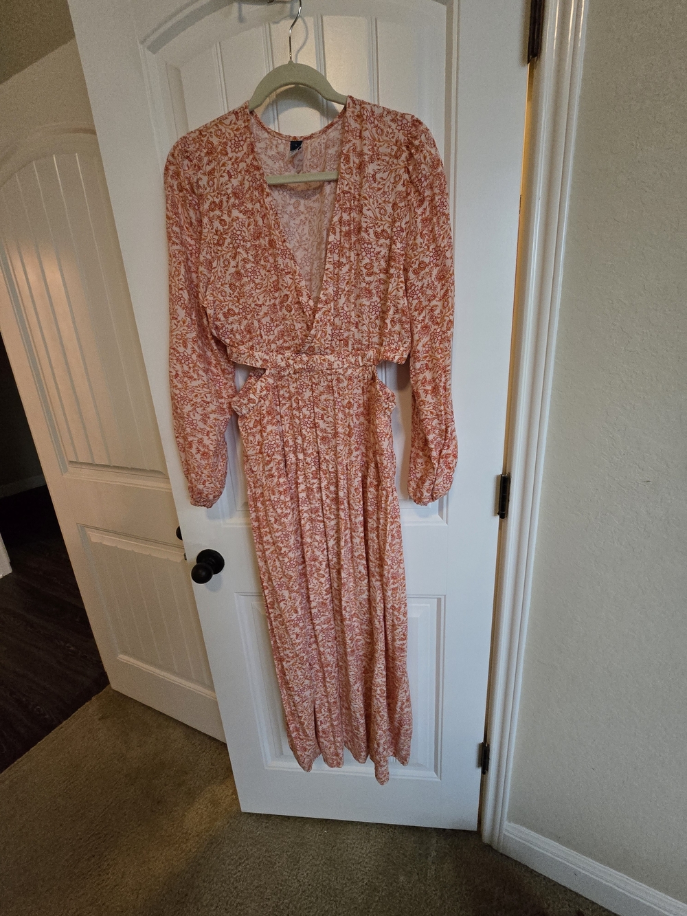 Old Navy Waist-Defined Crepe Side-Cutout Maxi Dress. Never Been Worn